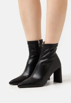 Raid Belle - Classic Ankle Boots - Black