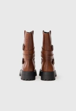 Raid MARNIE - Cowboy/biker Ankle Boot - Brown -Raid Shoes Shop 12a3c2f44d9642e5b6ec4f545958f060