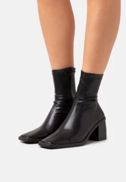 Raid Averie - Classic Ankle Boots - Black