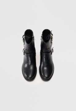 Raid OLLIE - Cowboy/biker Ankle Boot - Black -Raid Shoes Shop 27ff2dcfac5e48e7826ec80cde709075