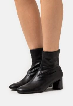 Raid Rolo - Classic Ankle Boots