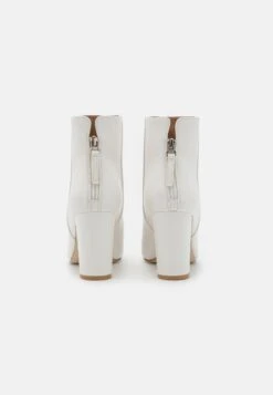 Raid Nethra - Classic Ankle Boots - White 9 Raid Nethra - Classic Ankle Boots - White -Raid Shoes Shop 283d1288ef8541059fd7f07ff04435a1