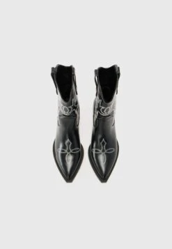 Raid SUZANNE - Cowboy/biker Ankle Boot - Black -Raid Shoes Shop 42364ffd90624e41a4d59aff0d6f4dcc