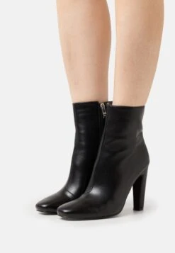 Raid Tessie - Classic Ankle Boots - Black