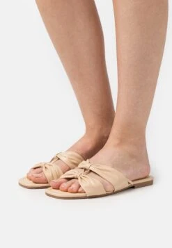 Raid Adolph - Mules - Nude