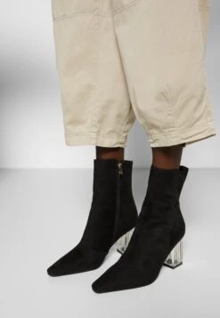 Raid Daisie - Classic Ankle Boots -Raid Shoes Shop ae2b1f558fd948ab85840d4e578ad3e7