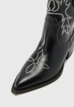 Raid SUZANNE - Cowboy/biker Ankle Boot - Black -Raid Shoes Shop c11b52b0e88b41cca065b8070c648f4d