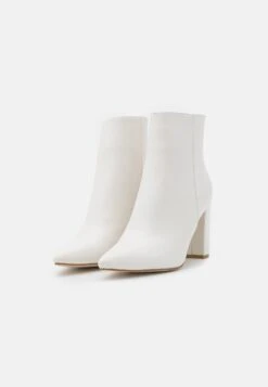 Raid Nethra - Classic Ankle Boots - White 8 Raid Nethra - Classic Ankle Boots - White -Raid Shoes Shop c33e53c91b95400b947f25ca06db3228