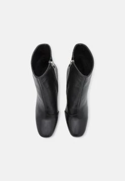 Raid Tessie - Classic Ankle Boots - Black -Raid Shoes Shop c38f5fa1a6114ac4b9e5be708a4a1ac8