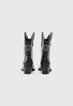 Raid SUZANNE - Cowboy/biker Ankle Boot - Black -Raid Shoes Shop d069edc0b7144b2e81162ddf36687a20