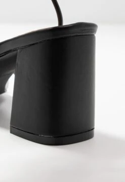 Wide Fit Jennifer - Sandals - Black -Raid Shoes Shop d25fd92d1d9c434d8942468de991926a