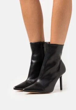 Wide Fit Tamyra - Classic Ankle Boots