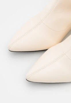 Wide Fit Libertine - Boots - White -Raid Shoes Shop d4fcdca6d5994e29974e0c0a6ffc4c91