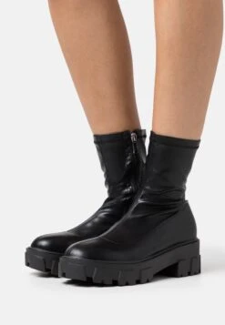Raid Tackle - Platform Ankle Boots