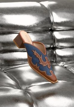 Raid SCENTRA - Mules - Tan/blue